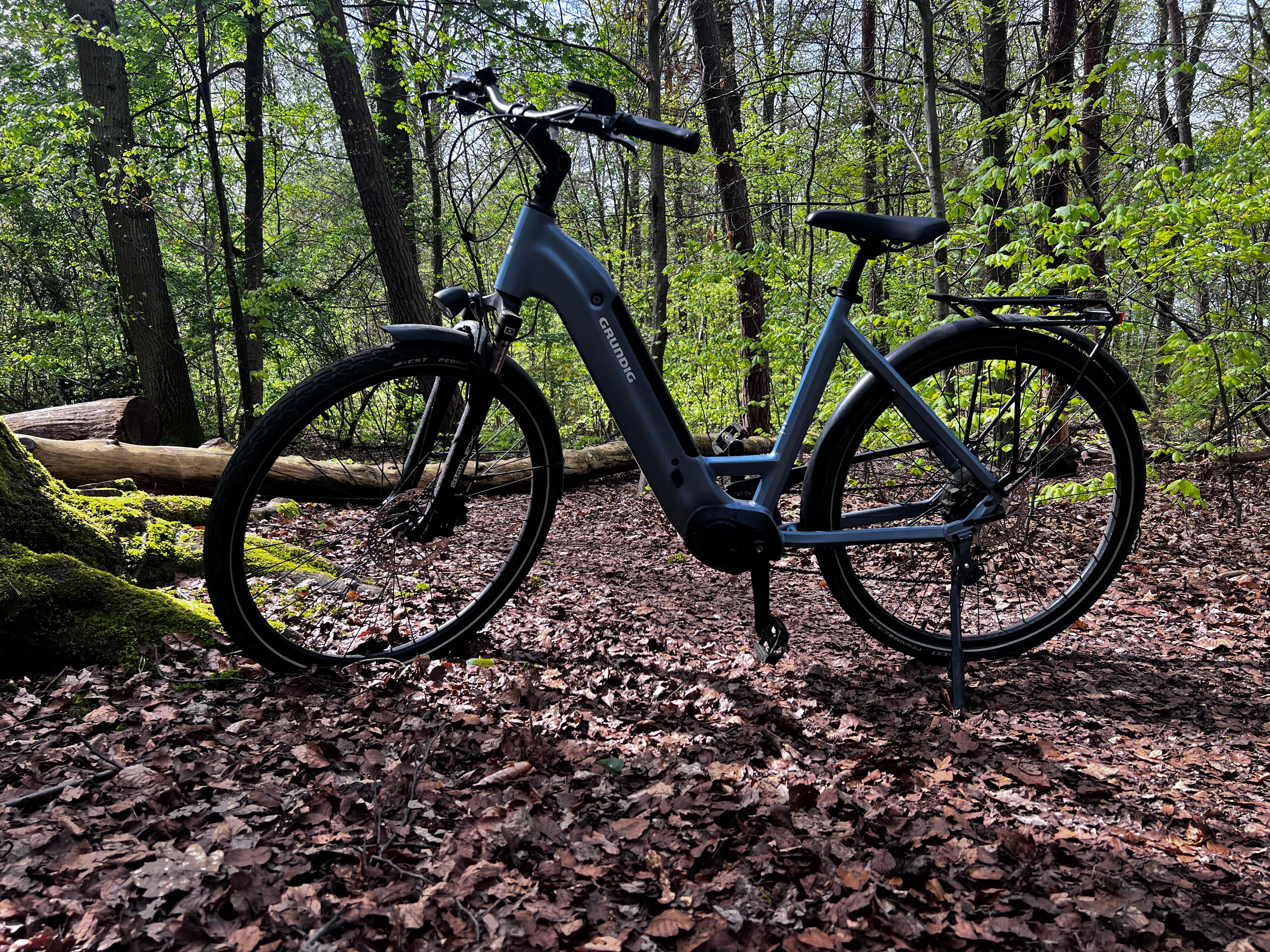 E-Bike-Antrieb im Vergleich: Mittelmotor oder Vorderradmotor?