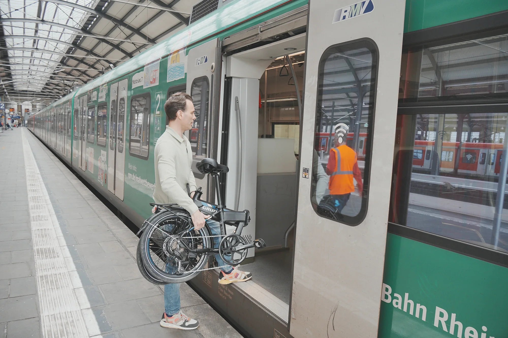 So falten, verpacken und transportieren Sie ein E-Bike für Flugreisen: Sicher und einfach auf Ihren Flug vorbereiten