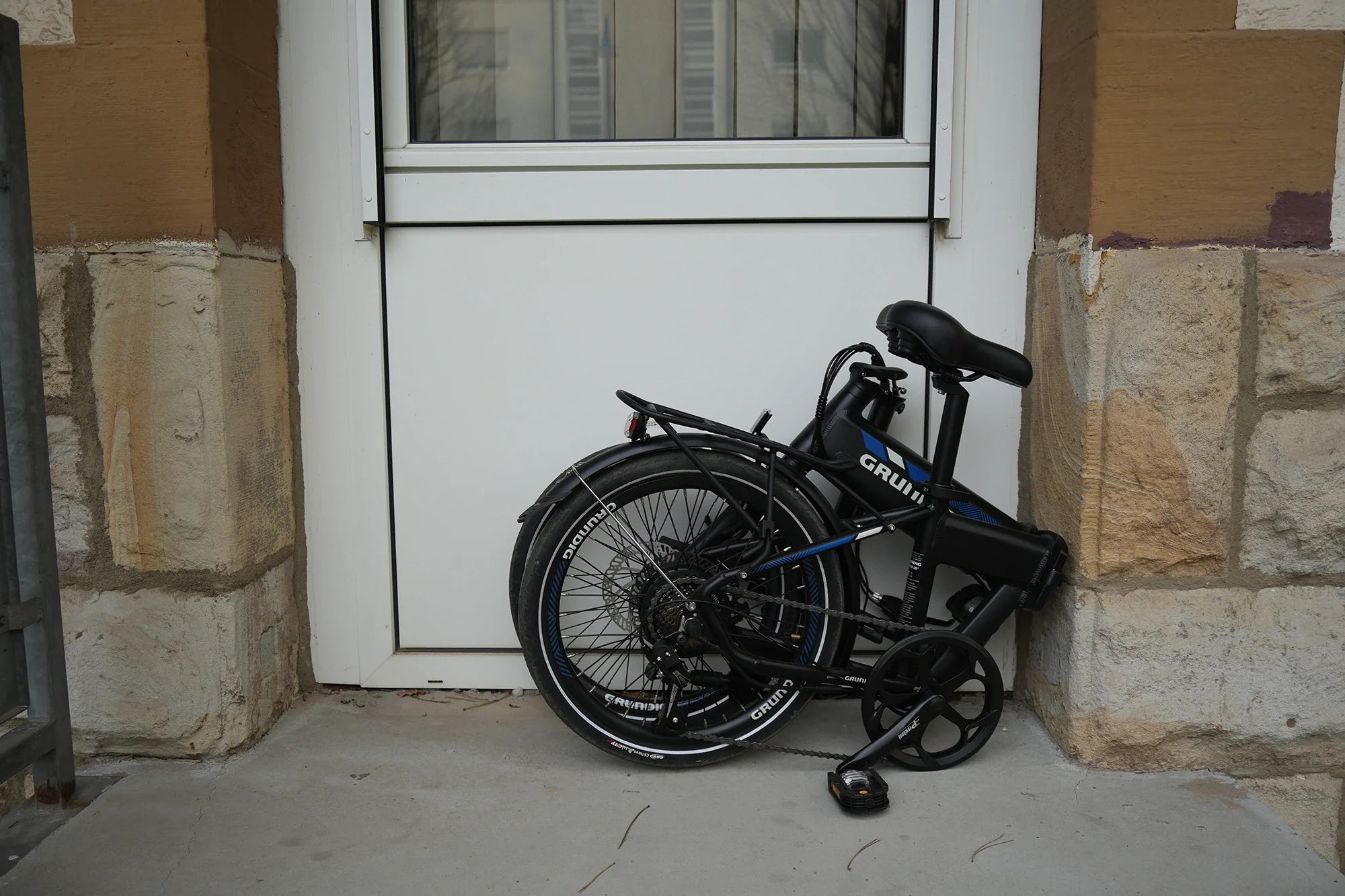 Wie lagert man ein Elektrofahrrad in einem Wohnheim oder einer kleinen Wohnung?