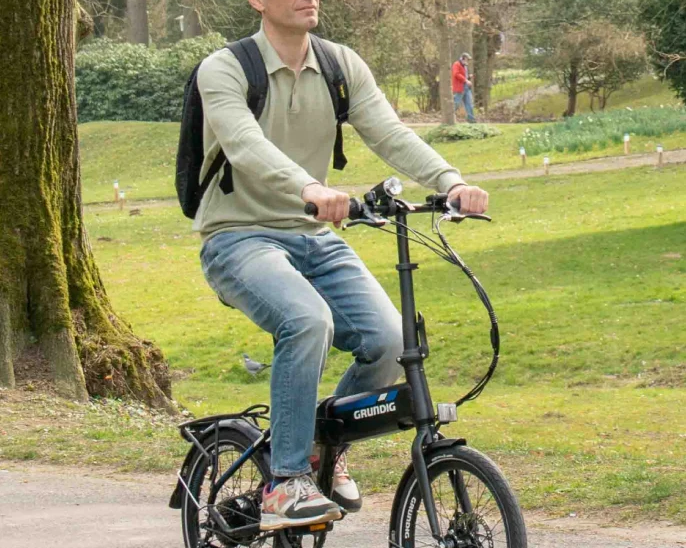 Erkunden Sie 7 europäische Reiseziele auf einem faltbaren Elektrofahrrad