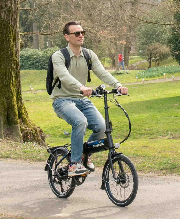 Erkunden Sie 7 europäische Reiseziele auf einem faltbaren Elektrofahrrad