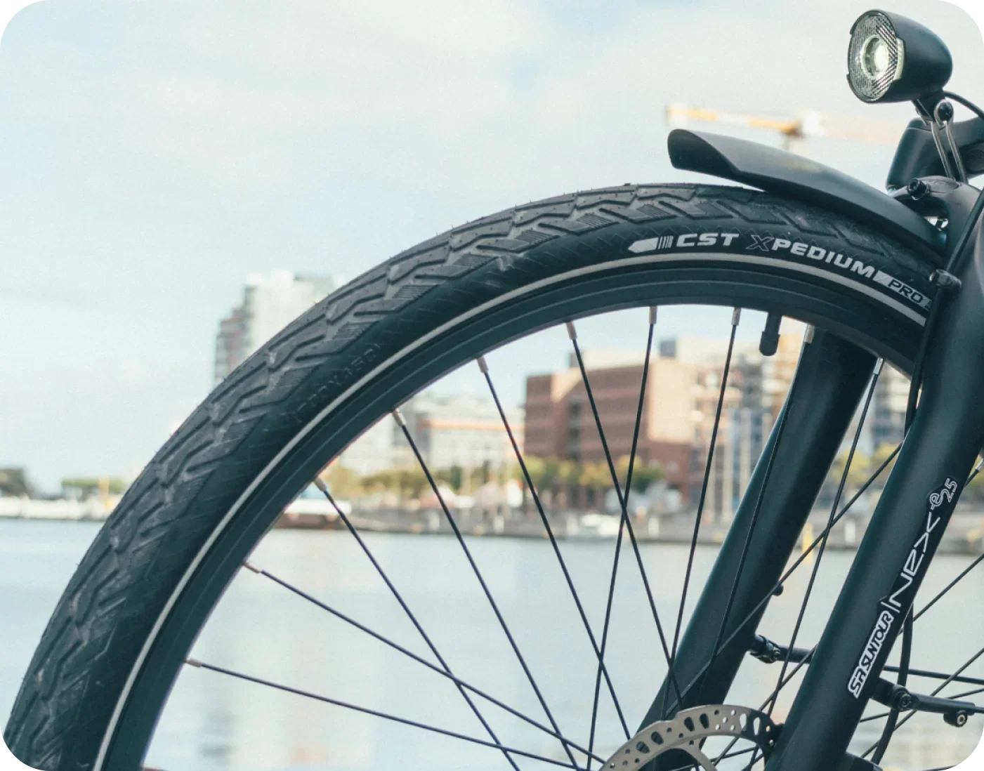 So bleiben Sie geladen: E-Bike-Fahrer nutzen Lademöglichkeiten im Freien effektiv