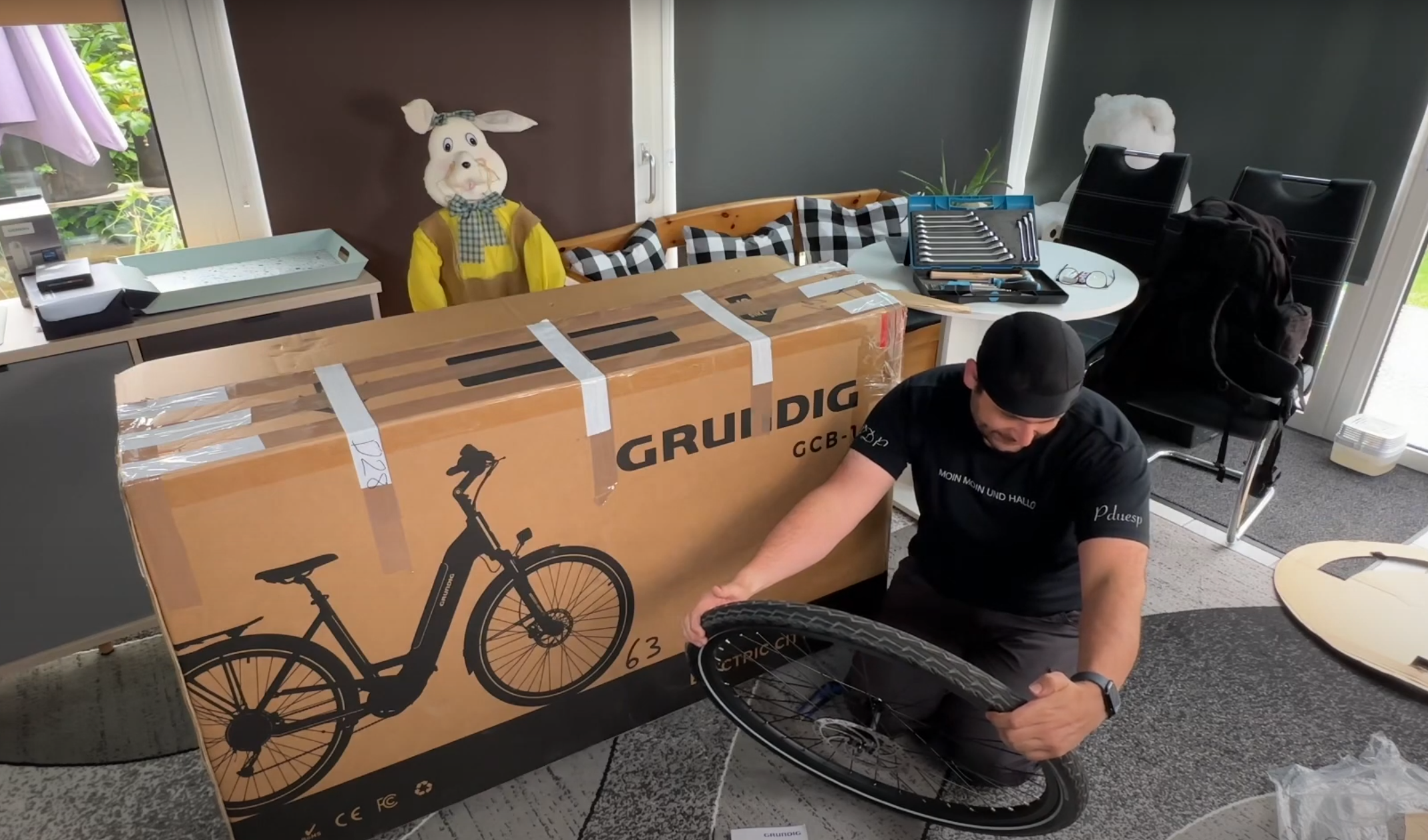 GRUNDIG E-Bike (GCB-1, Pedelec) Das Edle 28″ CITY BIKE Overview, Unboxing und Anleitung