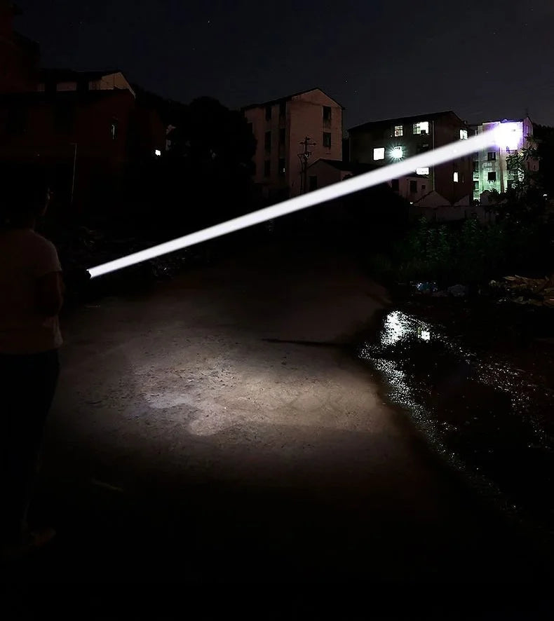 Grundig Professional LED-Taschenlampe, wiederaufladbar, hohe Intensität, LED+COB, magnetisch, Teleskop-Zoom, geeignet für Camping und Autoreparatur