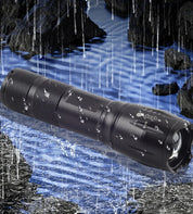 Grundig Professional LED wiederaufladbare Hochleistungs-Taschenlampe aus Aluminiumlegierung, Teleskop-Zoom, Camping, tragbar