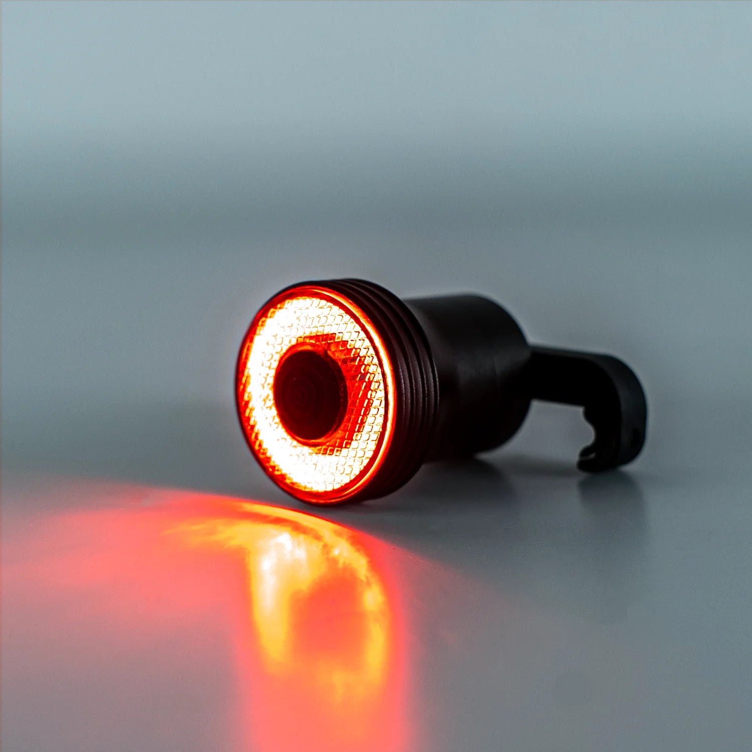 GRUNDIG Hochleistungs-Fahrrad-Rückleuchte für mehr Sicherheit auf Nachtfahrten